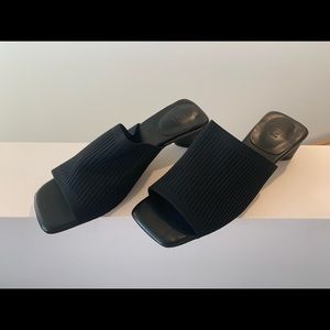 Tijn Katrin Black Mule Shoes - Women’s Size 8